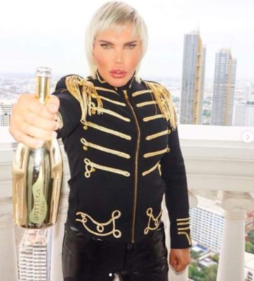 FOTOS: La lujosa y extravagante vida de Rodrigo Alves, el Ken humano