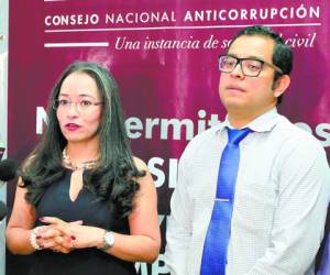 Gabriela Castellanos y Francisco Zavala dieron una conferencia de prensa sobre las anomalías en SPS.