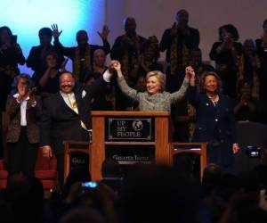 'A partir de mañana la campaña se vuelve nacional', dijo Clinton la noche del sábado ante sus seguidores en Columbia, capital de Carolina del Sur (Foto: Agencia AFP).