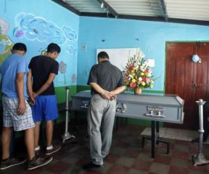 Los restos de Noé Israel Velásquez fueron velados en la iglesia Peniel, en el sector 4 del Hato de Enmedio.