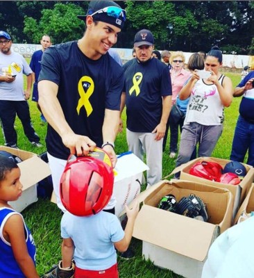 Luchador, solidario y nunca olvida sus raíces: La vida del beisbolista hondureño Mauricio Dubón en fotos