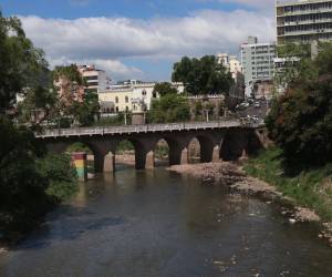 Los ríos que cruzan la capital bajaron su caudal con la pausa de las lluvias en las últimas horas.