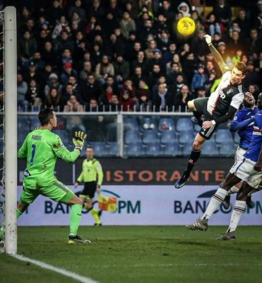 ¿Le aprendió a Carlos Pavón? Los originales memes del golazo de Cristiano a la Sampdoria