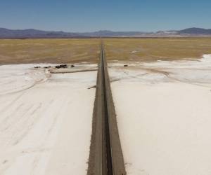 Las comunidades agrícolas de este rincón de Sudamérica, azotado por la sequía, temen por su medio de vida ante la demanda de agua que ocupan las plantas de Litio.