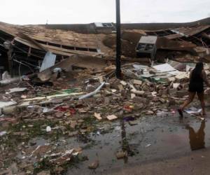 El Centro Nacional de Huracanes espera que la pesadilla de Laura pronto termine.