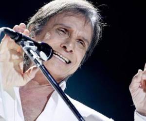 El cantante Roberto Carlos Braga conocido en el mundo de la música como Roberto Carlos.