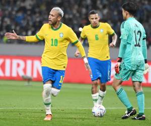 Neymar a punto de alcanzar a Pelé como máximo goleador histórico de Brasil