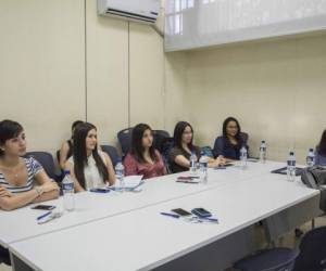 Las seis jóvenes hondureñas galardonadas con una beca Chevening.