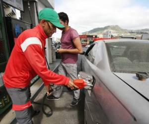 La gasolina superior se compra a 72.25 lempiras por galón en la capital hondureña, con una alza de 98 centavos la semana anterior.