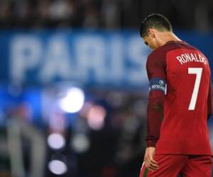 Es evidente la cara de frustración de Cristiano Ronaldo tras no poder anotar en la competencia, foto: AFP.