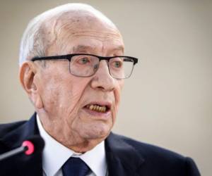 En esta foto de archivo tomada el 25 de febrero de 2019, el presidente tunecino, Beji Caid Essebsi, pronuncia un discurso durante el día de apertura de la 40ª sesión del Consejo de Derechos Humanos de las Naciones Unidas (ONU) en Ginebra. - Essebsi, de 92 años, está 'gravemente enferma' y hospitalizada, dijo la presidencia tunecina el 27 de junio de 2019. (Foto de Fabrice COFFRINI / AFP)