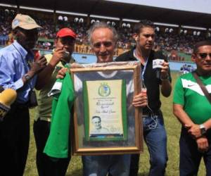 Desde su llegada a Honduras, el padre Albero Gauci se ha dedicado a las labores altruistas como la construcción del estadio Juan Ramón Brevé de Juticalpa (Foto: El Heraldo Honduras / Noticias de Honduras / Honduras Últimas Noticias)