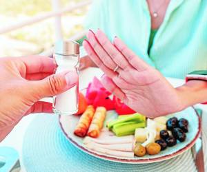 El consumo excesivo de sodio se considera el principal riesgo dietético asociado con la presión arterial.