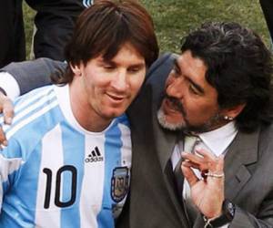 Maradona defendió a Messi de quienes lo atacan por no brillar en Argentina como lo hace con Barcelona (Foto: Internet)