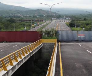 El Gobierno colombiano confirmó este viernes el cierre de la frontera con Venezuela hasta el próximo lunes, según le notificaron las autoridades de ese país donde hoy se llevó a cabo la investidura presidencial de Maduro.