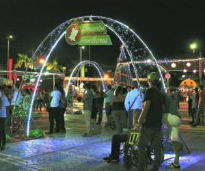 La Villa Navideña en la Plaza de La Solidaridad llenó de diversión a las familias cholutecanas que disfrutaron de las actividades.