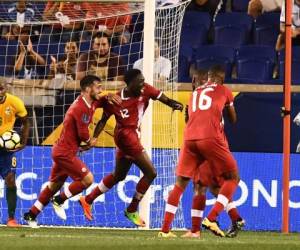 La selección de Canadá, campeona de la Copa Oro en el 2000, abrió su camino por el Grupo A de la decimocuarta edición del torneo, al derrotar este viernes 4-2 a la debutante Guayana Francesa