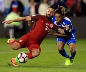 Dempsey le anotó tres goles a Honduras en la primera vuelta de la hexagonal (6-0). En la imagen se ve cuando marca el 3-0 del juego.