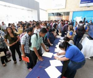 La feria de empleos y oportunidades estará hasta las 5:00 de la tarde de este jueves (Foto: Marvin Salgado).