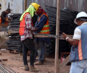 Los inspectores de la comuna portan un chaleco gris con los sellos de la actual administración y no pueden recibir efectivo.