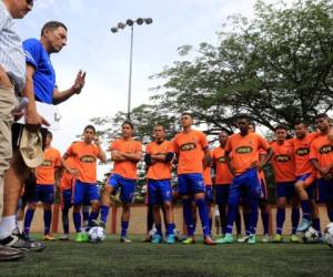 Názar instruye a sus pupilos para que den lo mejor en la liga Profesional (Fotos: Ronal Aceituno/OPSA)