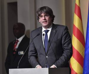 Puigdemont dijo que planea dirigir su campaña desde Bruselas, donde él y cuatro ex miembros de su gabinete enfrentan una audiencia de extradición que podría traerlos de regreso a España para que enfrenten cargos de rebelión y sedición.