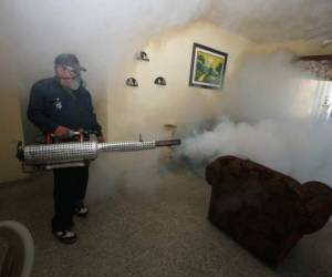 Al día se pretende visitar 2,500 viviendas para eliminar los contagios de zika en la capital.