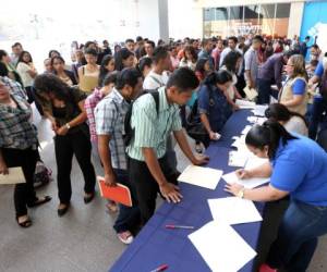 . La primera se llevó a cabo en el City Mall de Tegucigalpa el pasado febrero, cuando acudieron miles de desempleados.