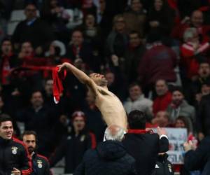 El delantero brasileño Jonas Golçalves celebra el gol que le dio el triunfo al Benfica frente al Zenit. Fotos: AP