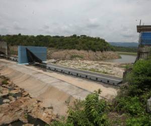 La recuperación de los dos embalses, Los Laureles y La Concepción, que abastecen a más del 60 por ciento de los capitalinos, se lograría con cuantiosas lluvias, aseguró Tomás Romero.