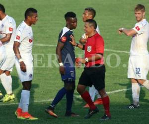 Rubilio Castillo se molesta con Mendoza y lo enacara (Foto: EL HERALDO)