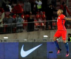 El volante Arturo Vidal marcó los dos goles de Chile a los 9 y 84, mientras que Edison Flores había puesto el empate transitorio a los 75 del juego.