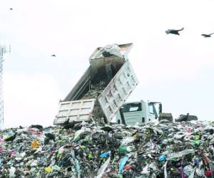 En el relleno controlado de la capital impera la contaminación.