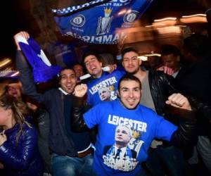 Los aficionados del Leicester salieron a las calles a celebrar su campeonato.