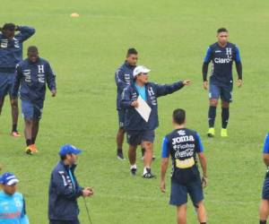 El de San Gil dirigió la práctica de ayer en Cuernavaca; el sudamericano tiene una tremenda fe de pasar al hexagonal final sacando un resultado positivo en el DF (Foto: Ronal Aceituno)