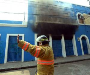 Responsabilizamos a Mel Zelaya y secuaces de los actos vandálicos hoy ocurridos en nuestra institución política, dice el comunicado tras el incendio registrado este domingo.