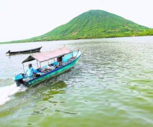 El puerto de Amapala posee una profundidad donde se cree que pueden llegar barcos de gran calado, por lo que es un beneficio para la zona sur en particular, y para Honduras en general.