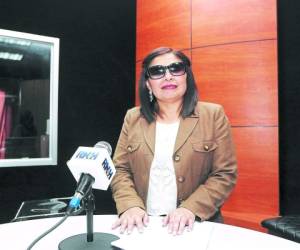 Desde hace 15 años, Nora Argentina Munguía labora para Radio Nacional de Honduras.