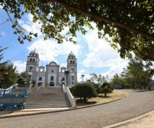 Las calles a la Basílica vuelven y el tránsito vehicular vuelve a la normalidad en el sector.