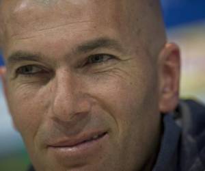 Muy sereno se mostró el técnico francés Zinedine Zidane al dar la noticia que Cristiano Ronaldo será de la partida mañana ante el Manchester City. Foto: AP.