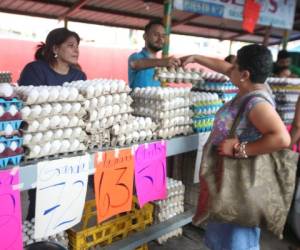 El gobierno emitió un acuerdo que congela el precio de unos 60 productos de la temporada navideña.