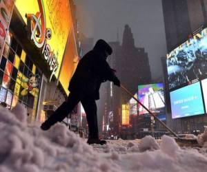 La tormenta obligó a aplazar al viernes un encuentro en Washington entre el presidente Donald Trump y la canciller alemana Angela Merkel, previsto inicialmente para este martes.