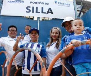 Familias enteras llegarón desde tempranas horas al Olímpico para apoyar a la H (Foto: Neptalí Romero)