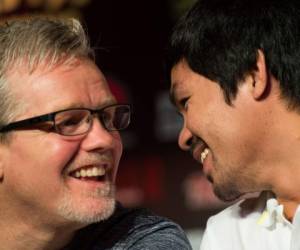 Freddie Roach junto al boxeador Many Pacquiao.