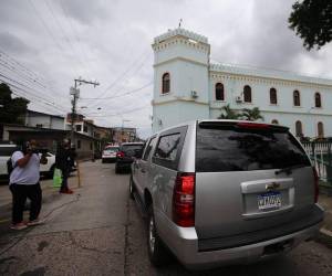 La embajadora de Estados Unidos, Laura Dogu, llegó puntualmente a las 10:30 de la mañana de este viernes al Estado Mayor Conjunto de las Fuerzas Armadas de Honduras. Su visita fue parte de una reunión programada con la ministra de Defensa, Rixi Moncada, y el jefe del Estado Mayor Conjunto, Roosevelt Hernández.