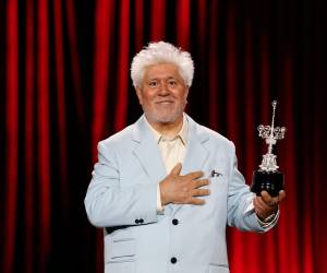 El director de cine español Pedro Almodóvar recibe el Premio Donostia en el Festival de Cine de San Sebastián.