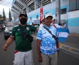 La previa entre Honduras y México ha sido una verdadera locura, los aficionados llegaron desde horas de la mañana para poner el color y ambiente en las calles capitalinas.