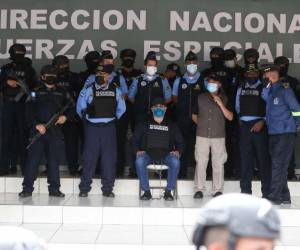 Un día como hoy -15 de febrero- inició el proceso legal contra el expresidente Juan Orlando Hernández. Primero fue girada la orden de captura en su contra y se hizo efectiva el 15 de febrero de 2022, un mes después se aprobó su extradición a los Estados Unidos. Hoy, a un año de su detención, el exgobernante sigue esperando que inicie su juicio el próximo 18 de septiembre. Repasamos a continuación los 12 hechos que han pasado desde el día de su captura a la fecha.