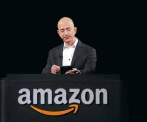 El fundador de Amazon, Jeff Bezos, se convirtió el jueves en el hombre más rico del mundo, desplazando a Bill Gates, por la subida en Bolsa de las acciones del gigante de internet, según la web de la revista estadounidense Forbes.