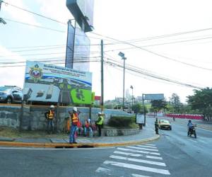 Un grupo de ingenieros realizó supervisó ayer el Juan Pablo II.